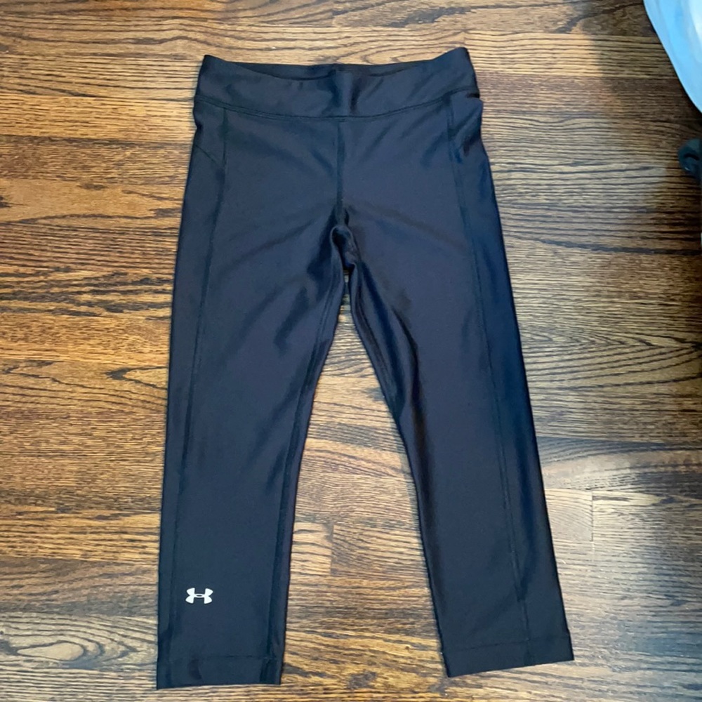 Under Armour black cropped leggings, size small